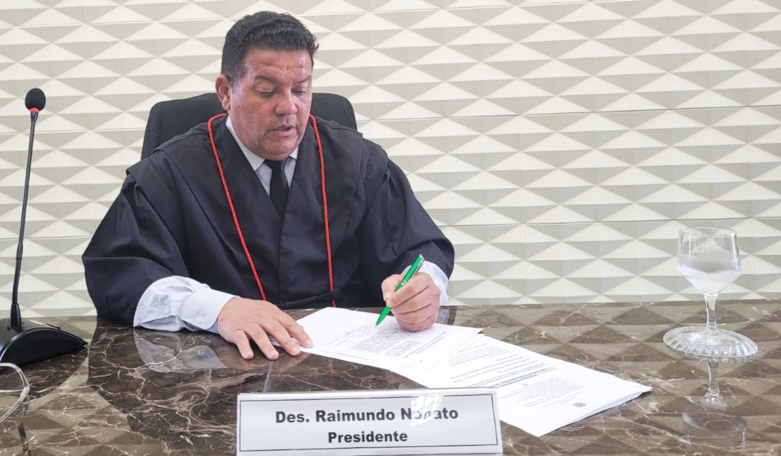 Raimundo Nonato Silva Santos faz convite para inauguração do Fórum Eleitoral de Fortaleza
