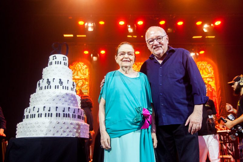 Fundadora da Casa de Vovó Dedé - Regina Barbosa é homenageada no TJA em comemoração de seus 80 anos