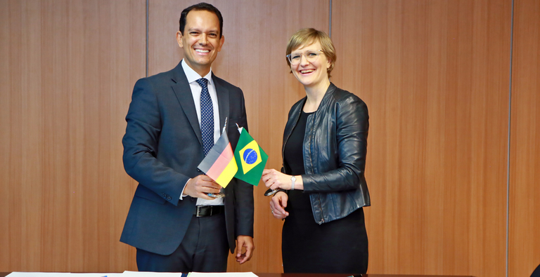 Brasil e Alemanha assinam acordo de cooperação nas áreas de extração e beneficiamento de minerais