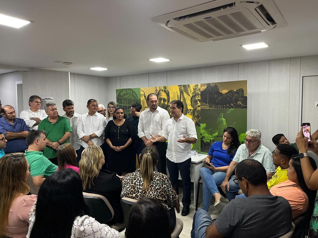 Ao lado de Danniel Oliveira, Evandro Leitão participa de encontro do MDB Fortaleza nesta terça