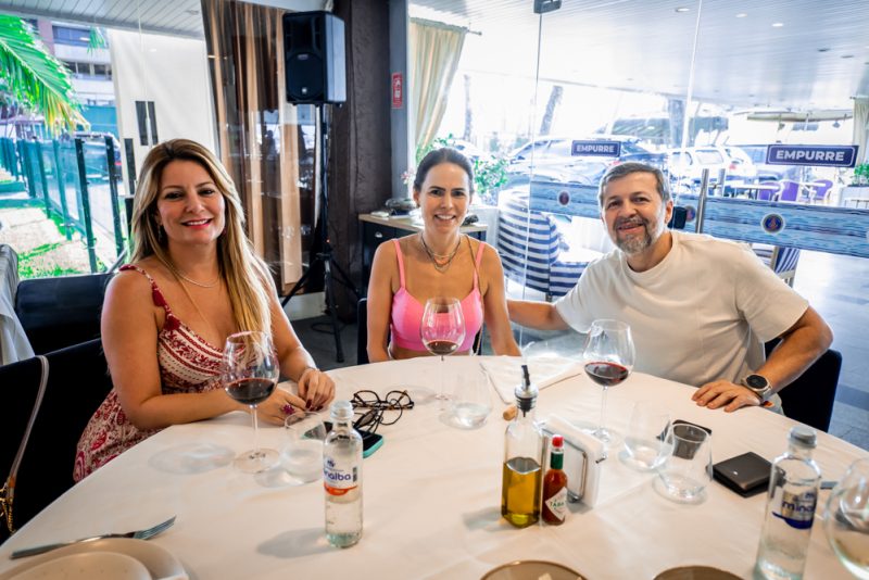 sol, sal e diversão - Boa música, excelente gastronomia e vista privilegiada atraem cada vez mais uma turma de bacanas ao Iate Clube