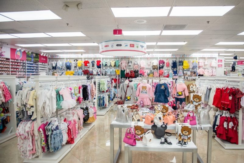 Maior loja para bebês em Orlando investe em atendimento para brasileiros
