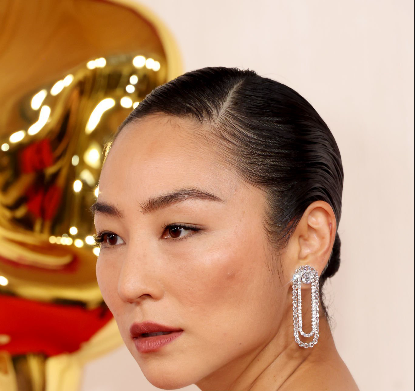 Greta Lee usa Tiffany & Co. para a 96ª edição do Oscar