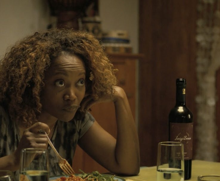 Oscar 2024: vinho da Decanter é destaque em cena de Ficção Americana, indicado ao prêmio de Melhor Filme