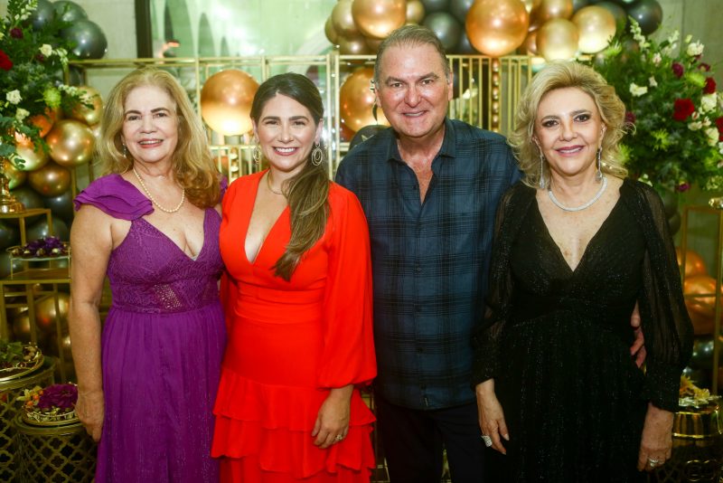 Reconhecimento - Stelinha Frota Salles agracia personalidades com Troféu Mulher Empreendedora no Náutico Atlético Cearense