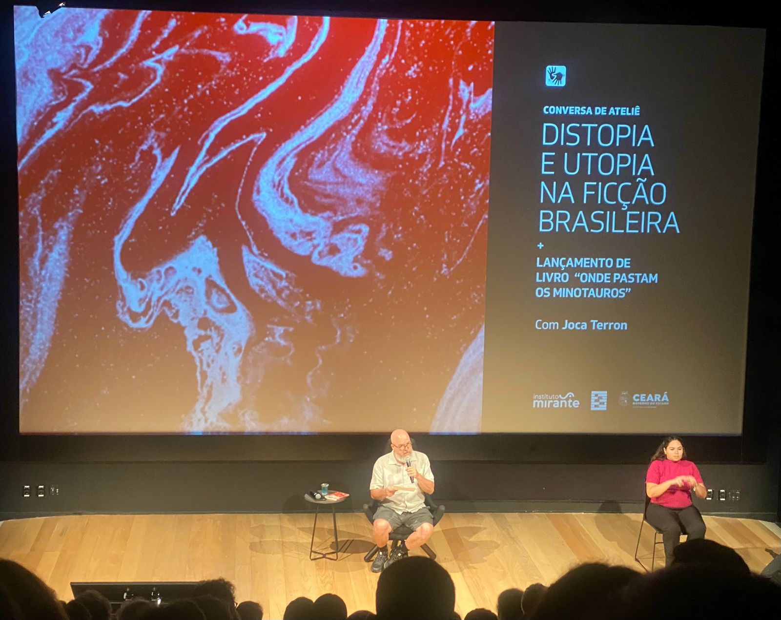 Joca Terron comanda o lançamento de seu livro na Pinacoteca do Ceará