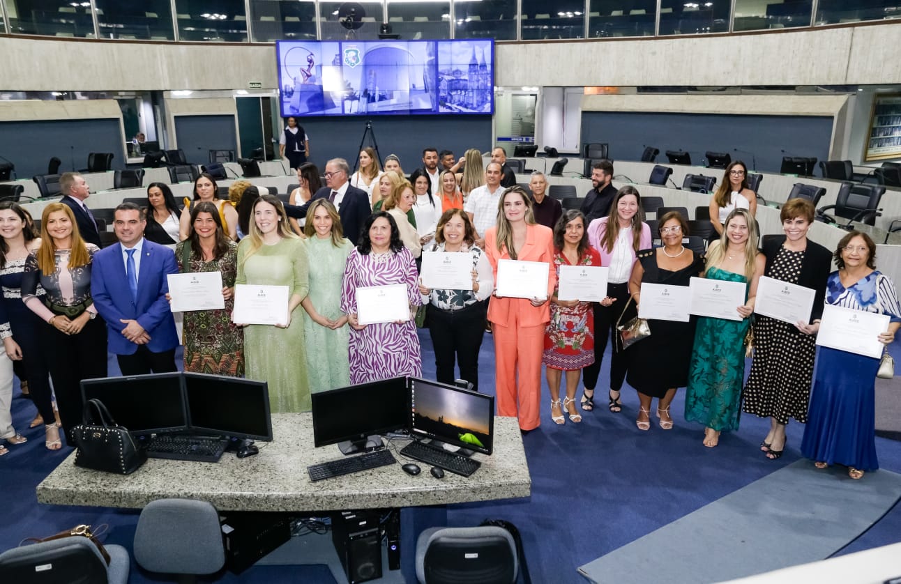 Com Lia de Freitas, Onélia Santana e Augusta Brito, Assembleia homenageia mulheres pioneiras na política