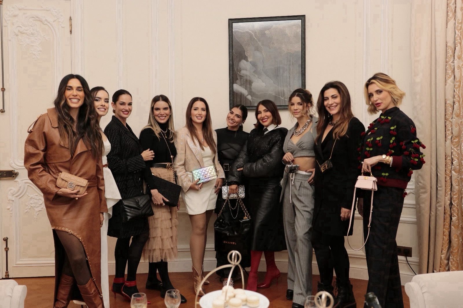 Comitiva cearense arma auê em Paris