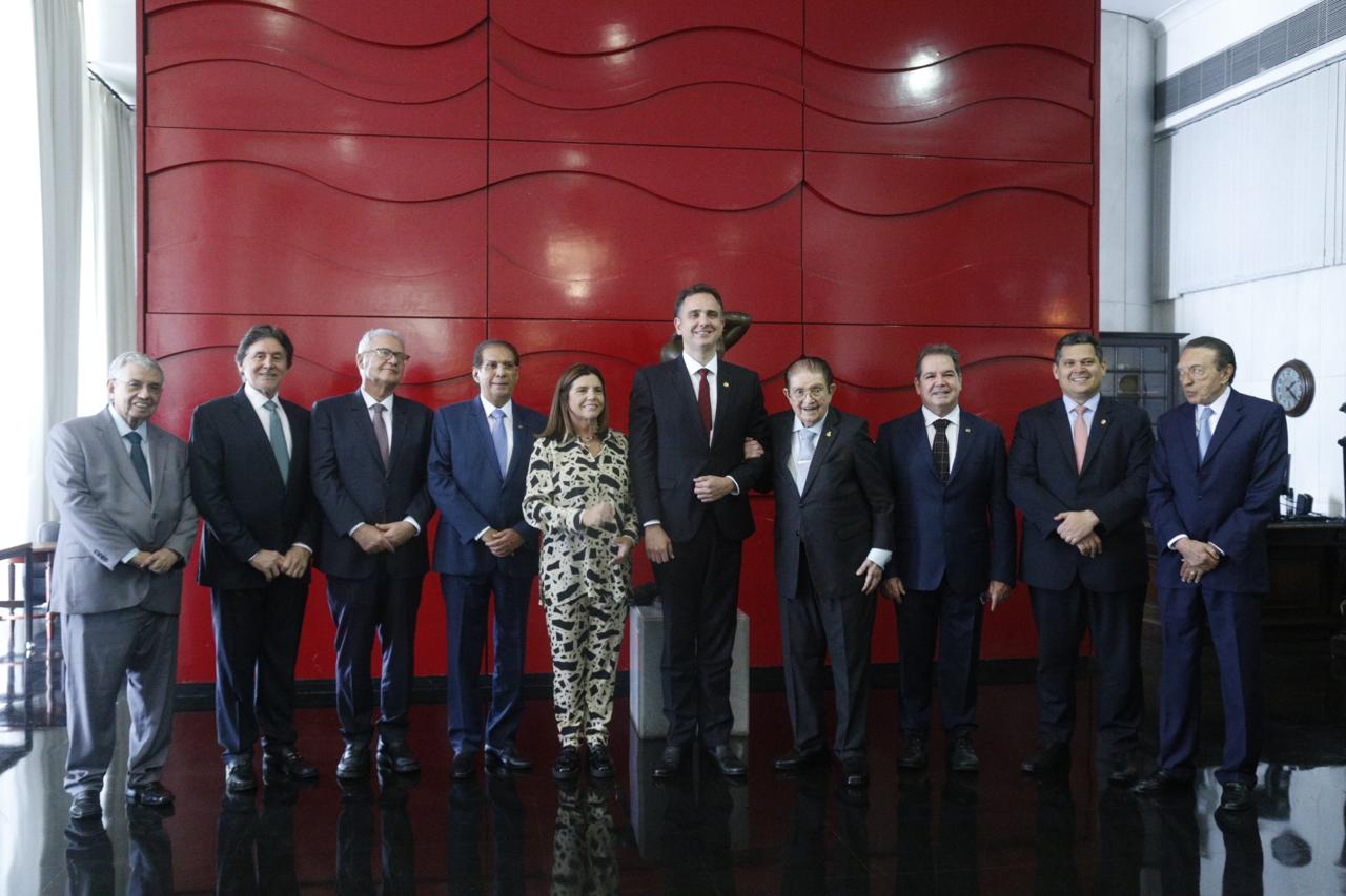 Senado homenageia cearenses Mauro Benevides e Eunício Oliveira, ex-presidentes da Casa