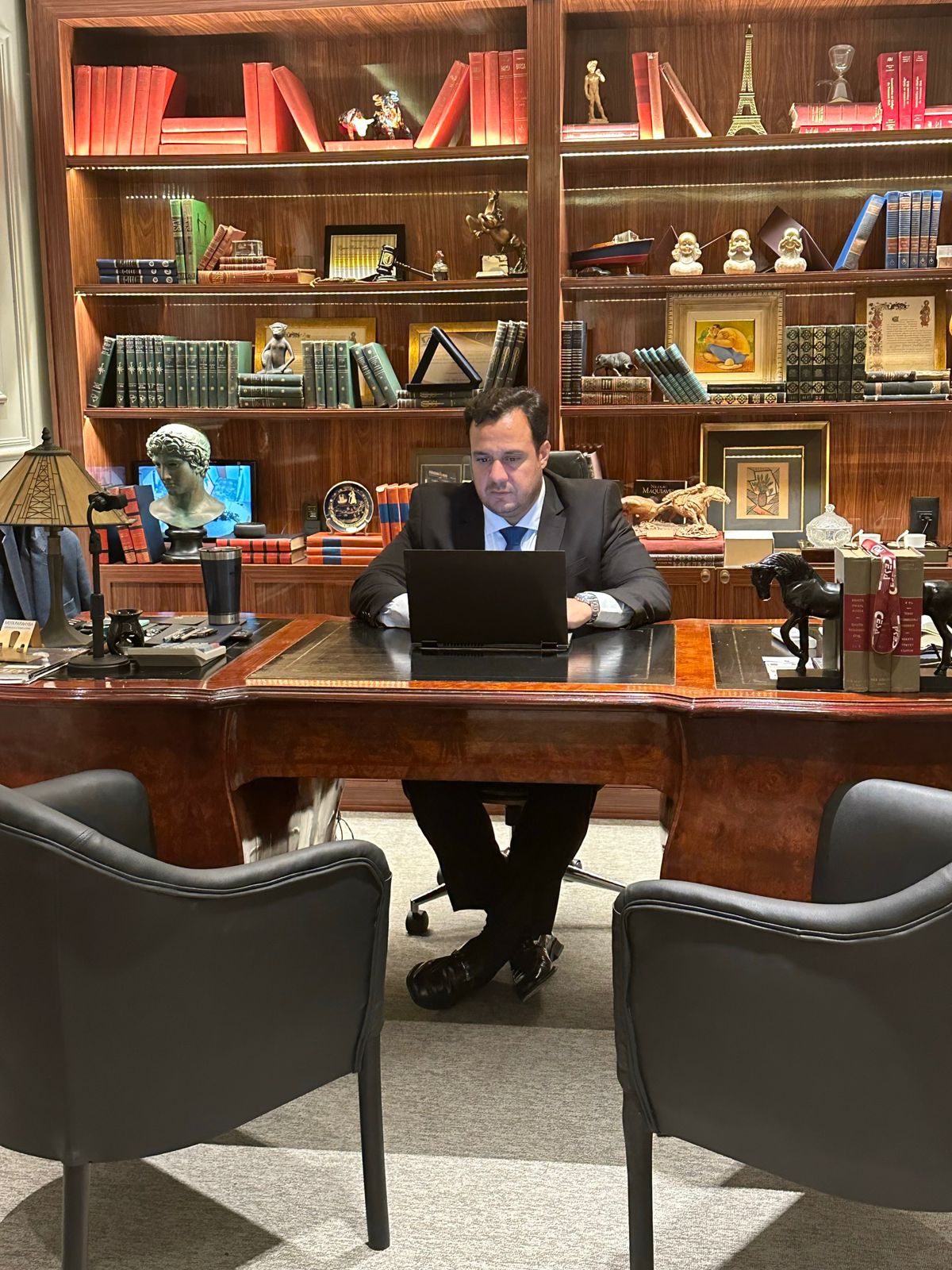 Livro com artigo do jurista cearense Parahyba Neto homenageia ministro do STJ, Luiz Alberto Gurgel