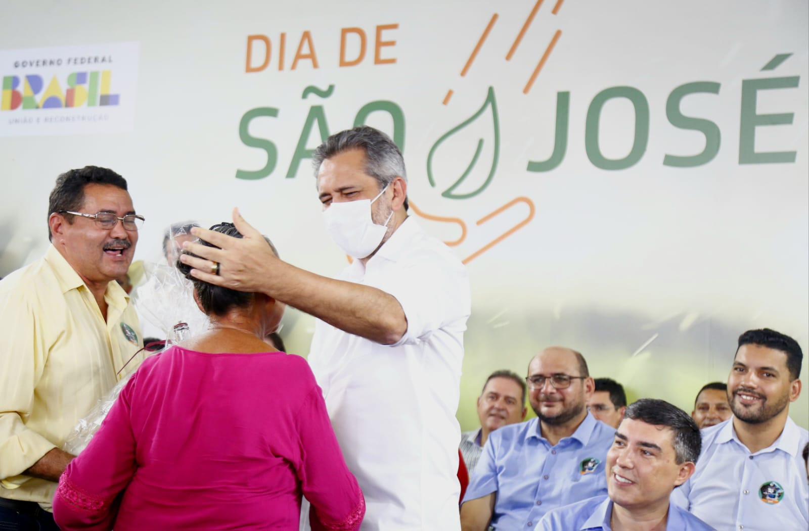 Governo do Ceará anuncia investimento de cerca de R$ 1,5 bilhão para o desenvolvimento rural Governo do Ceará anuncia investimento de cerca de R$ 1,5 bilhão para o desenvolvimento rural