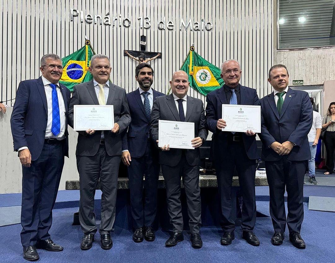 Ciro Gomes e Roberto Cláudio são homenageados na Alece em solenidade de comemoração aos 298 anos de Fortaleza