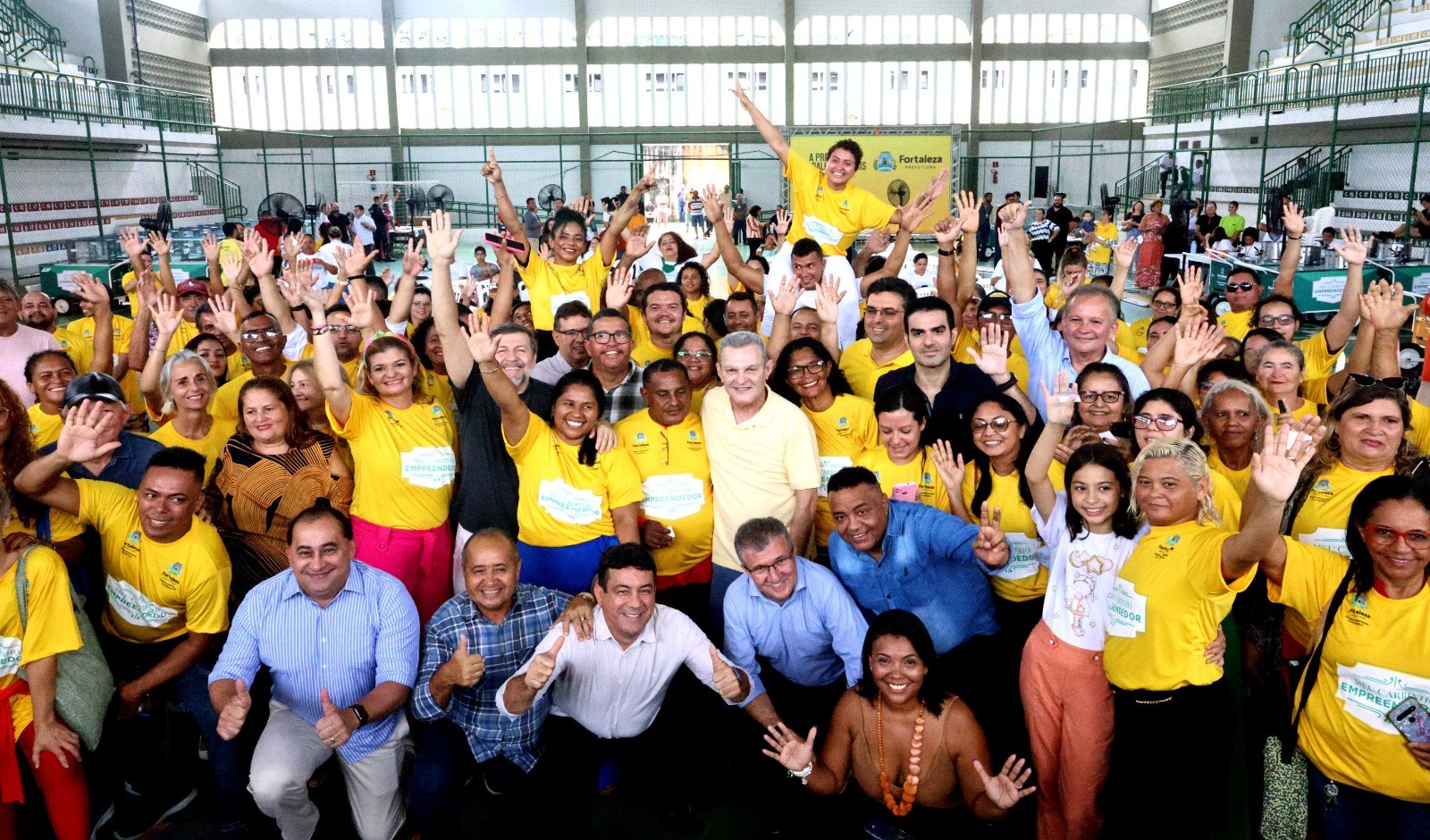 Sarto impulsiona empreendedorismo com entrega de carrinhos em Fortaleza
