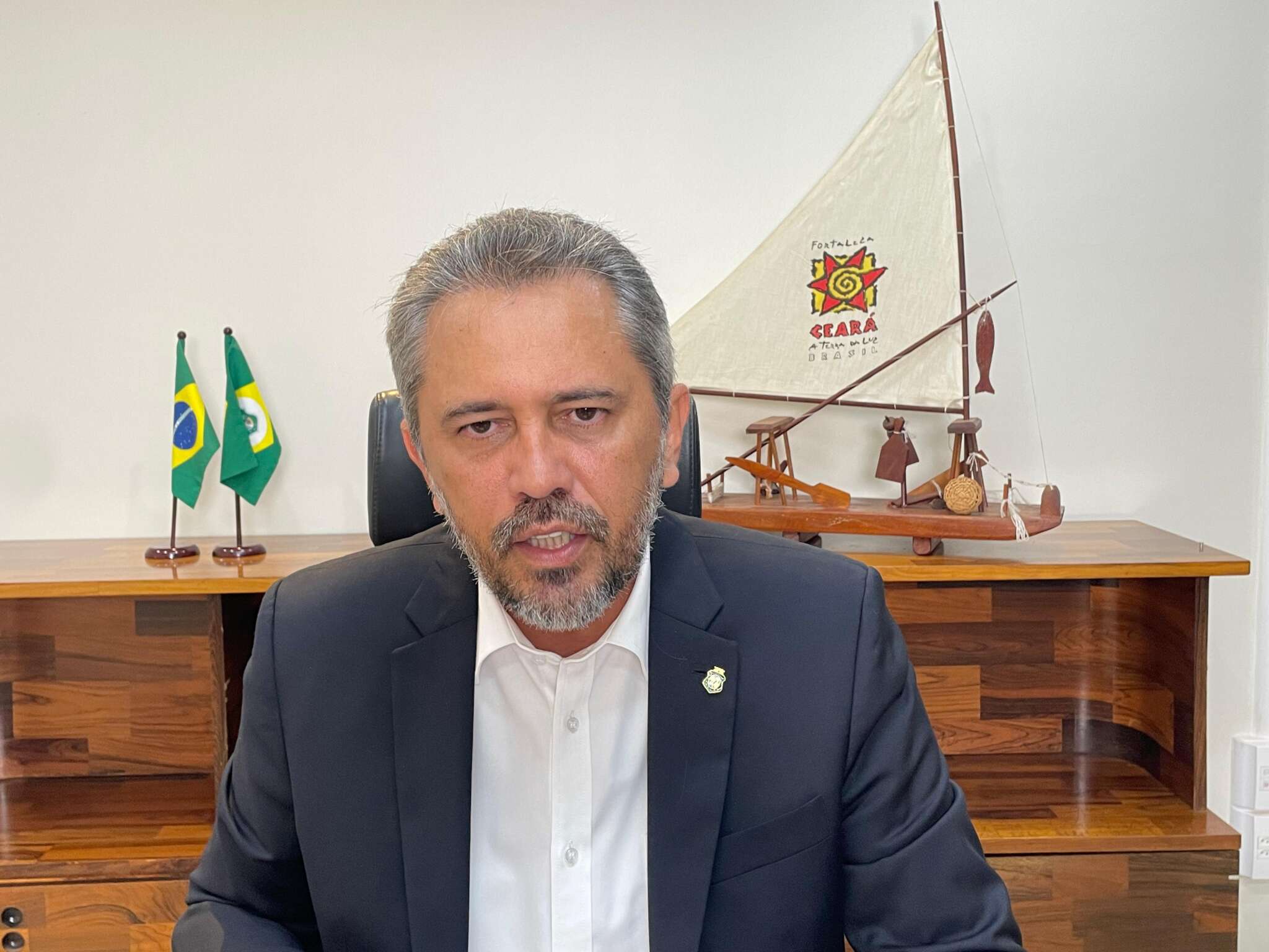 Governador Elmano de Freitas anuncia concurso com 600 vagas para policial penal