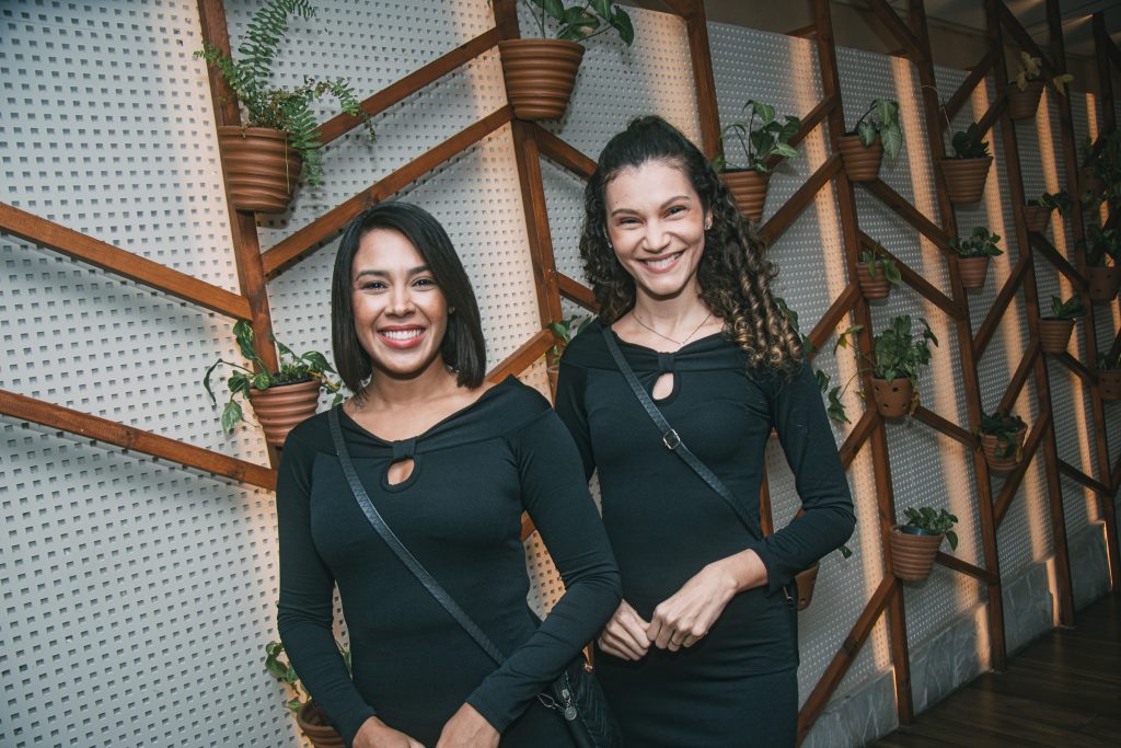 Aline Cruz E Rebeca Marques