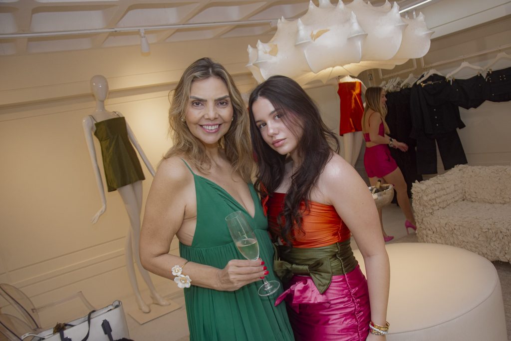 Andrea Saldanha E Mari Brigido