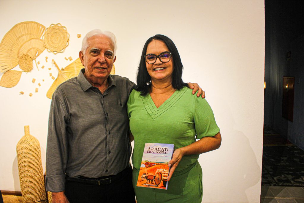 Antero Pereira E Secretária De Educação Ana Mello .