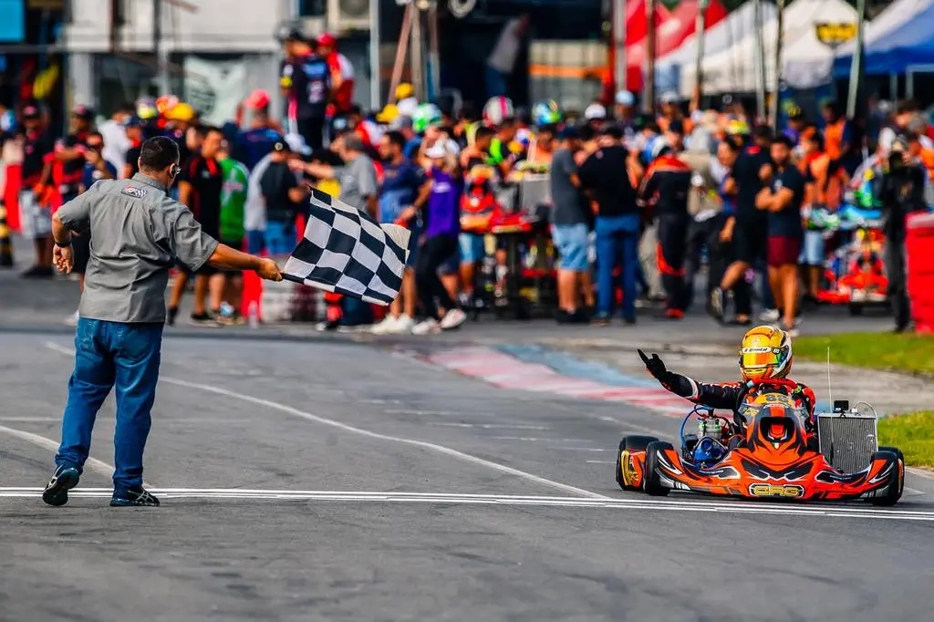 Bernardo Gentil brilha e assume a liderança na Copa São Paulo Light de Kart