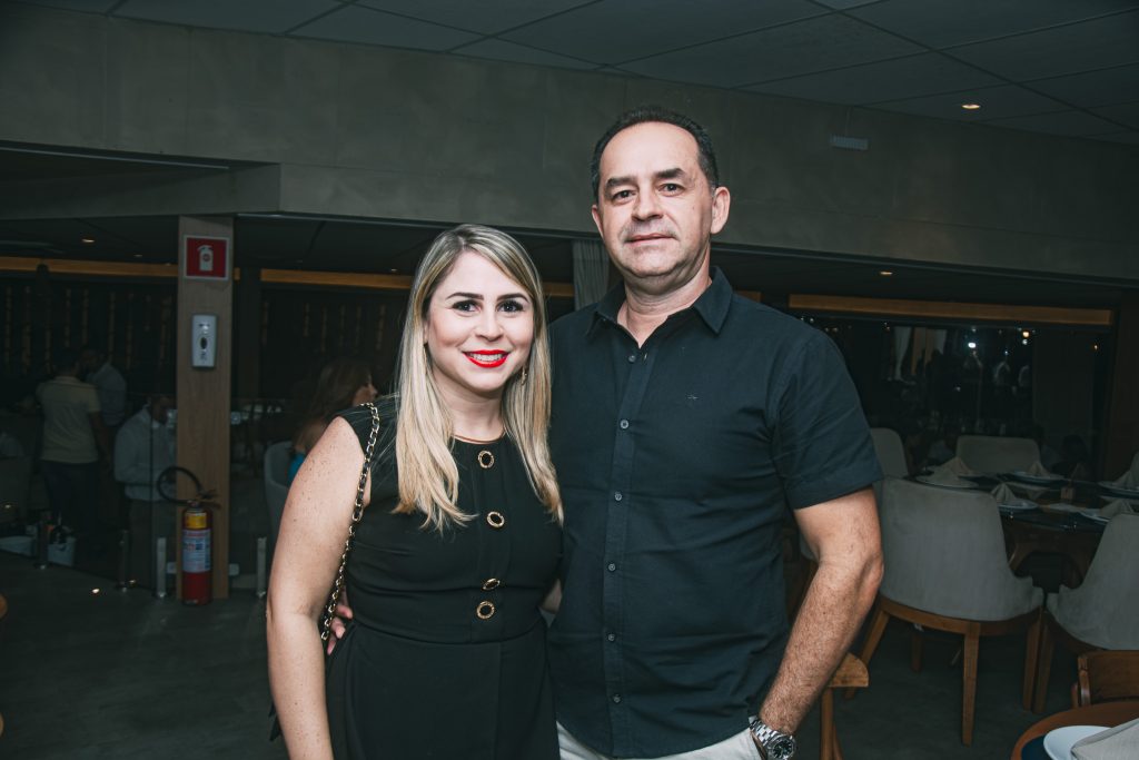 Camila E Gladyson Carneiro