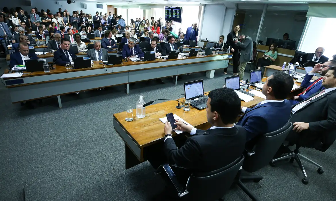 CCJ do Senado aprova projeto que amplia cotas raciais para concursos