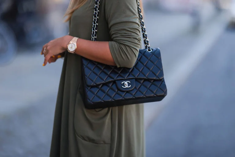 Chanel eleva preços para disputar mercado com a Hermès
