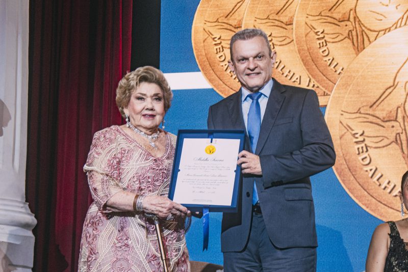 MAIS ALTA HONRARIA - Medalha Iracema entregue a personalidades de destaque da sociedade fortalezense