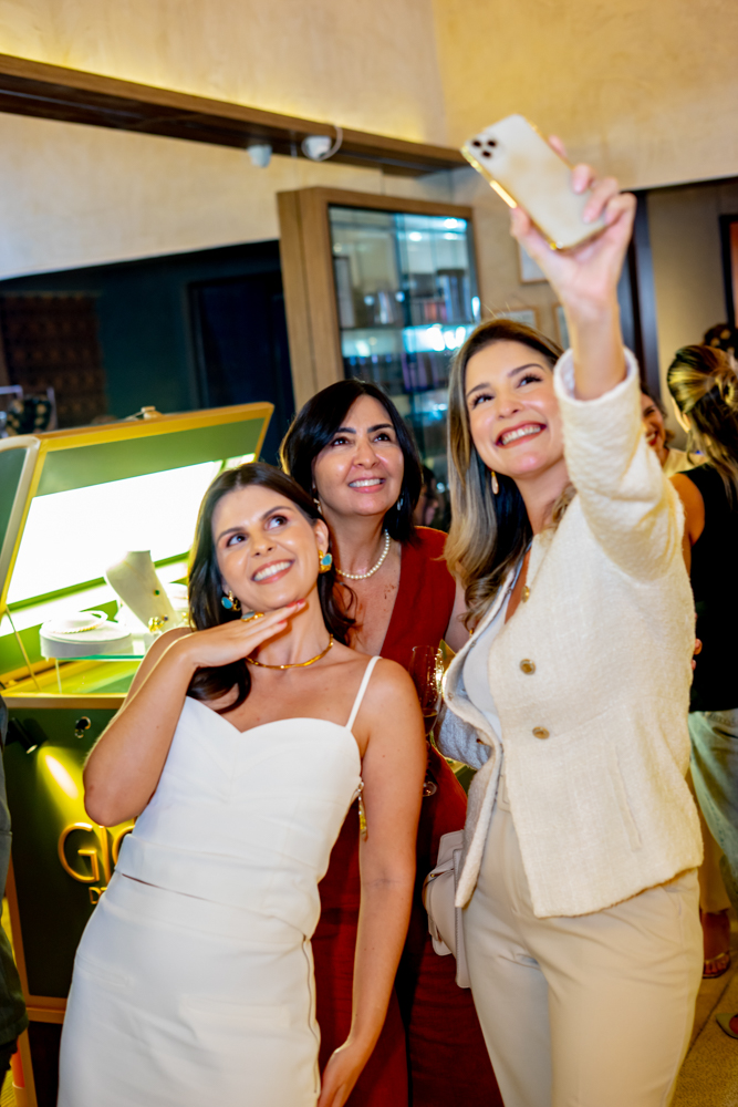 Eloisa E Eliane Gomes, Leiliane Pinheiro