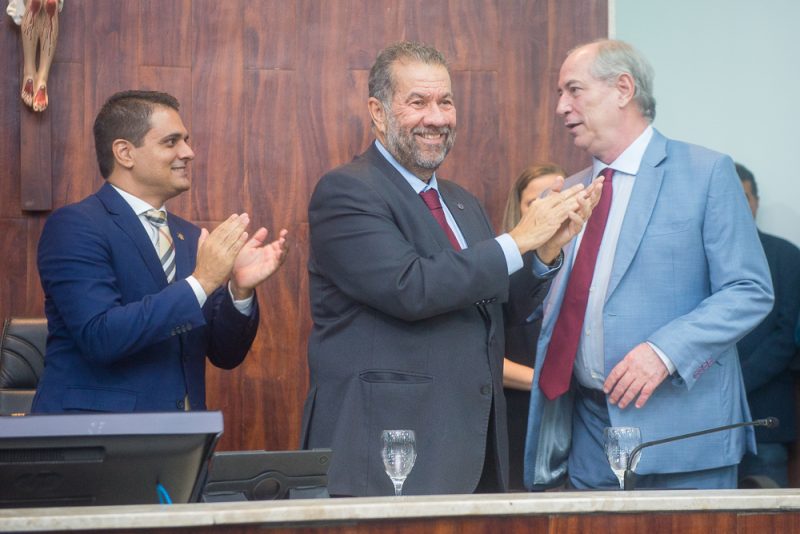 “Ciro não sai do PDT, não faria isso comigo”, diz presidente nacional da sigla, Carlos Lupi