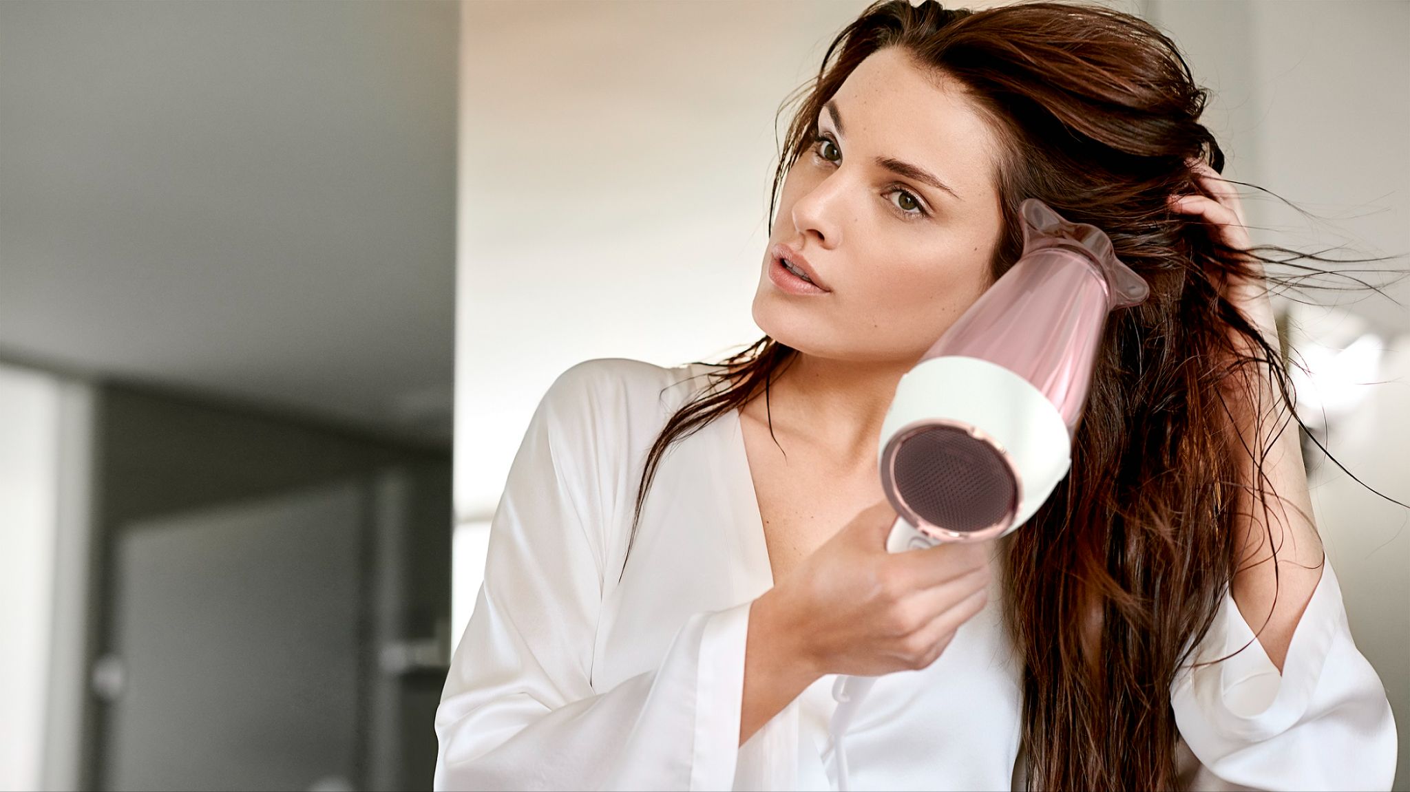 Como usar secador de cabelo sem danificar os fios