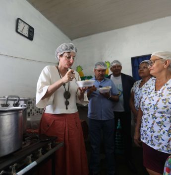 Ceará Sem Fome: Lia de Freitas aprensenta estratégias de combate à fome para secretária nacional de Segurança Alimentar e Nutricional