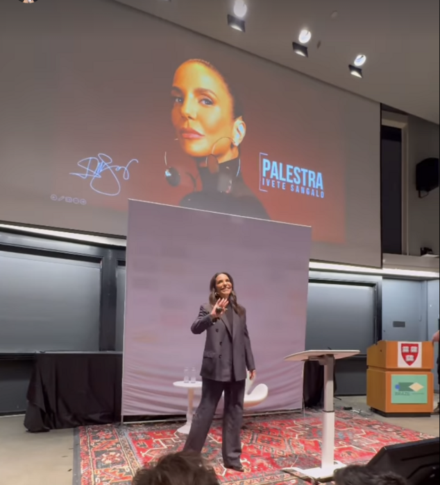 Em Harvard, Ivete Sangalo lembra comparações com Daniela Mercury