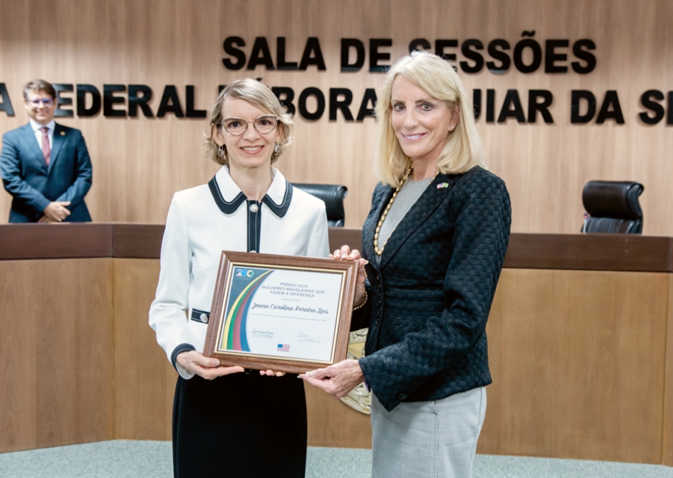 Desembargadora federal Joana Carolina premiada pela Embaixada e Consulados dos EUA no Brasil, na capital cearense