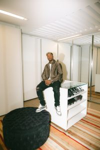 Kay Bonjour (5 De 18)