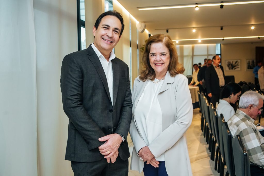 
				Luis Carlos Queiroz E Roseane Medeiros
				
