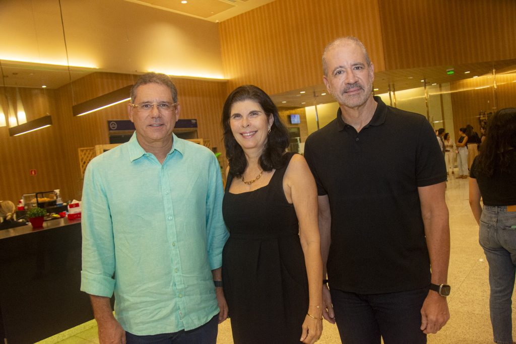 Marcus, Rosanne E Regis Medeiros