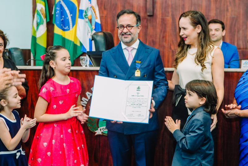 Dr. Márcio Crisóstomo é agraciado com a medalha Dr. Periguary de Medeiros pela Câmara