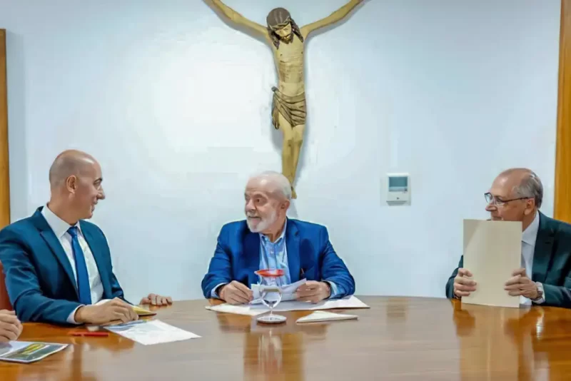 Em reunião com Lula, CEO do Mercado Livre confirma investimento de R$ 23 bilhões no Brasil