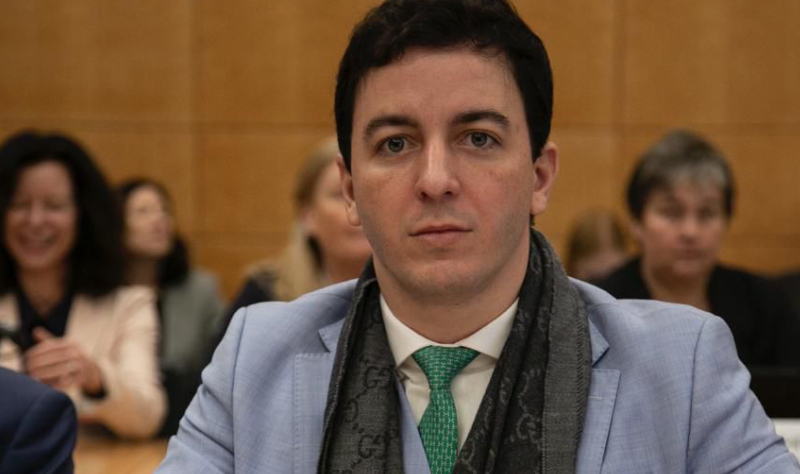 Célio Studart faz alerta na OCDE sobre risco de extinção de jumentos no Brasil