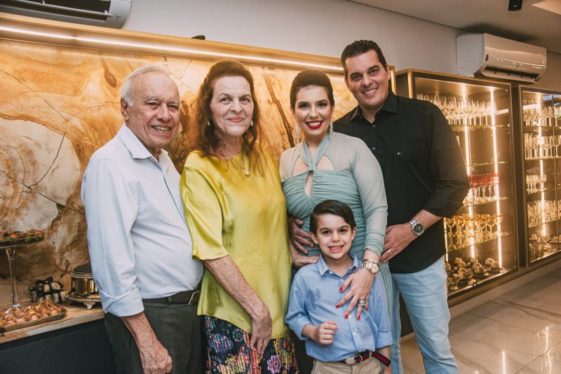 Quatro décadas - Luana e Carlos Henrique Dummar festejam a estreia dele nos 40