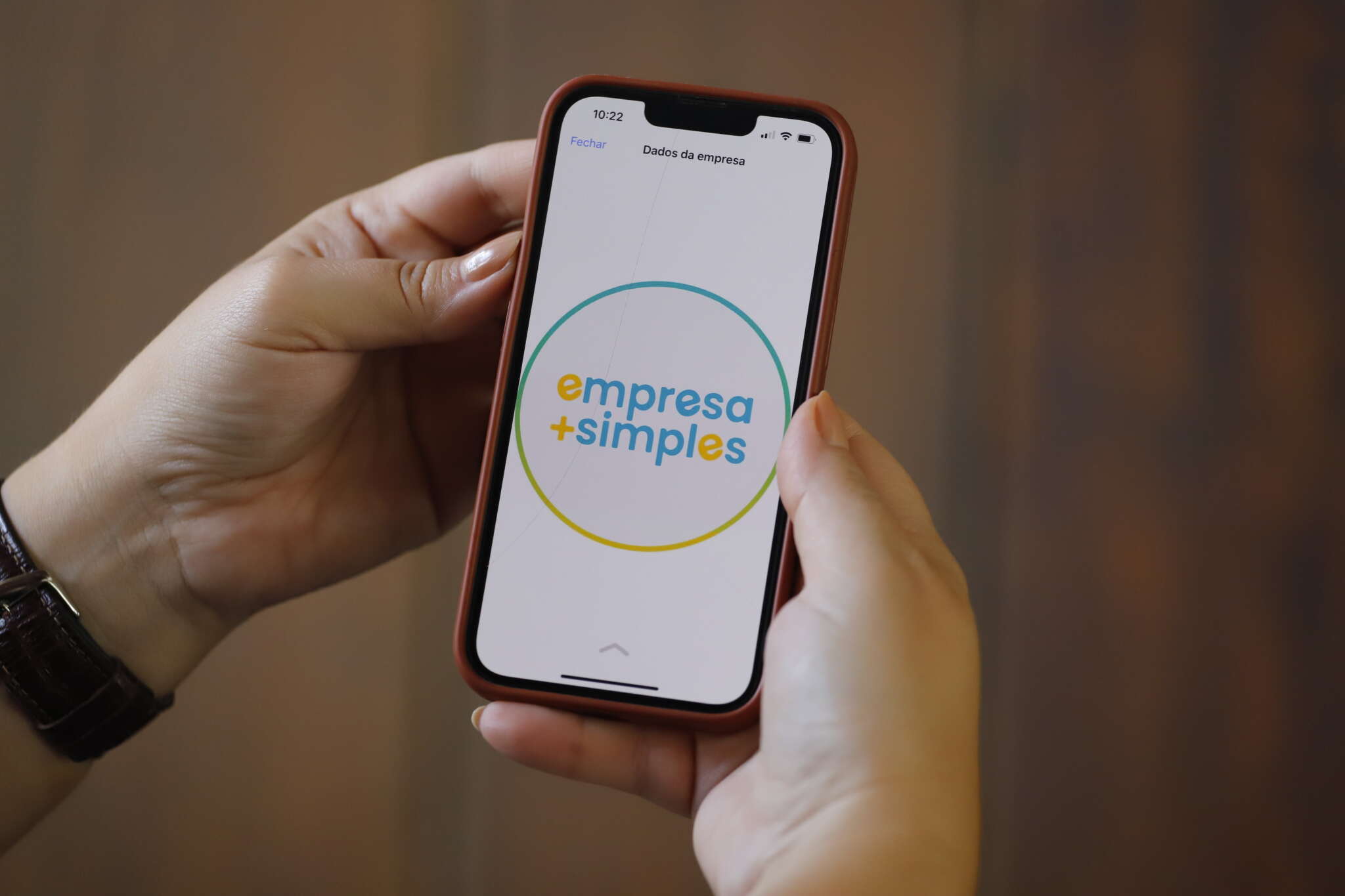 Ceará facilita abertura de empresas por meio de aplicativo de mensagem