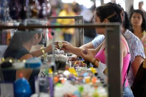 Pirataria, Camelô Foto Cni