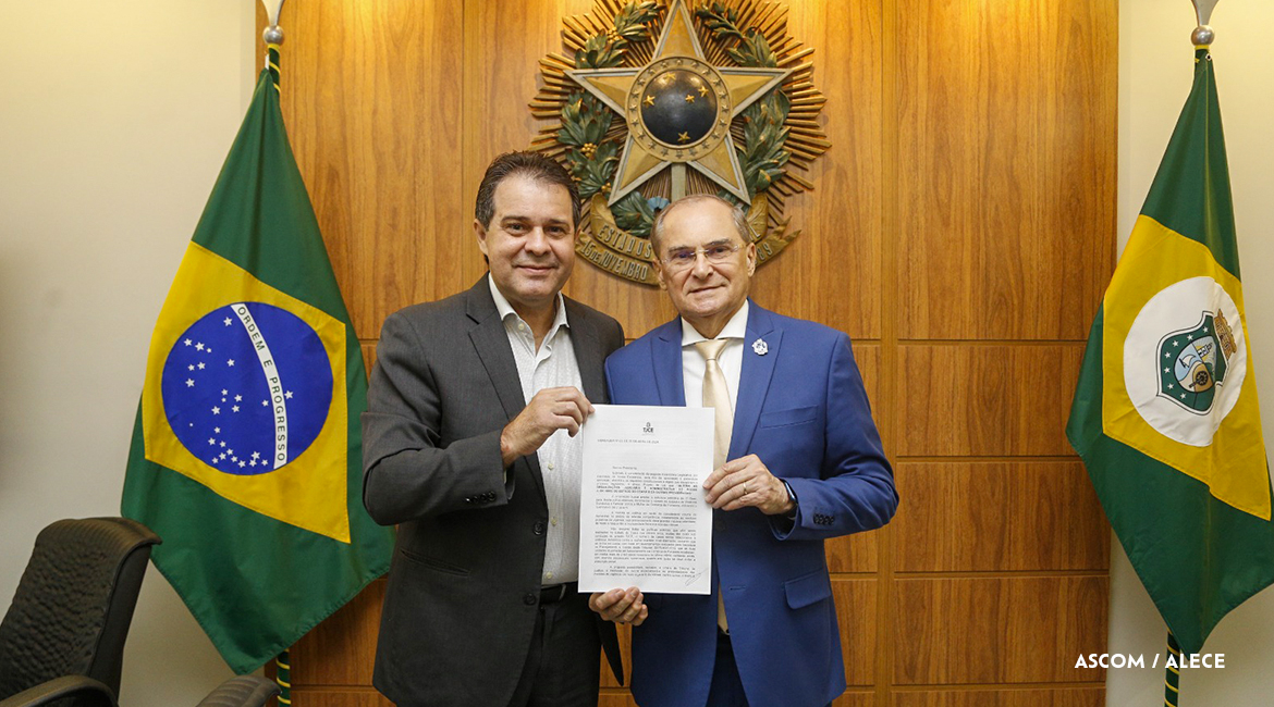 Desembargador Abelardo Benevides entrega PL a Evandro Leitão para criação de mais dois Juizados da Mulher na Capital