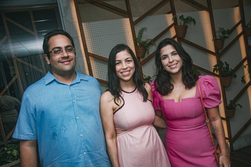 Rafael Ximenes, Nicoli Amaral E Paula Amaral