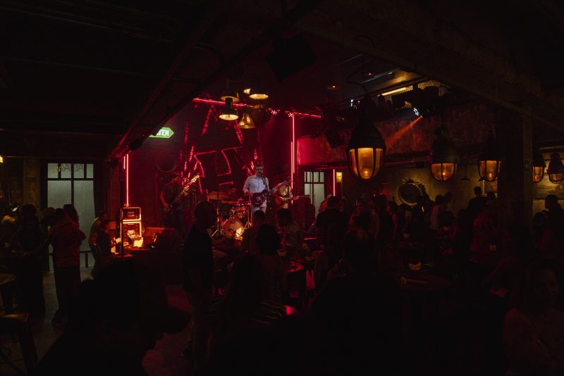 Chill Rock - Hoots Gastropub ferve com show de André Frateschi do Legião Urbana