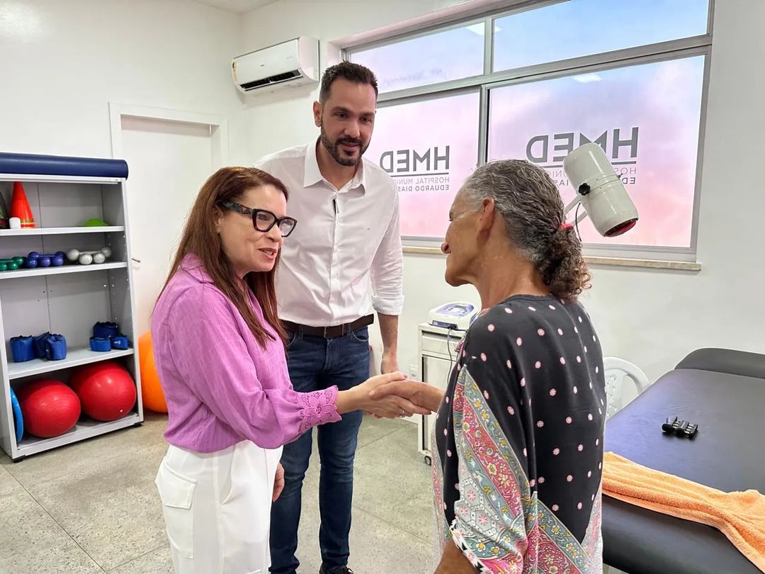 Tânia Mara visita equipamentos de saúde do Aracati acompanhada de Guilherme Bismarck