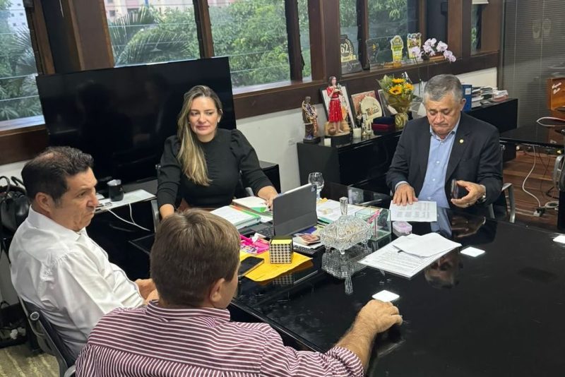 Ao lado de De Assis Diniz, José Guimarães se reúne com Augusta Brito e discute projetos importantes para o Ceará