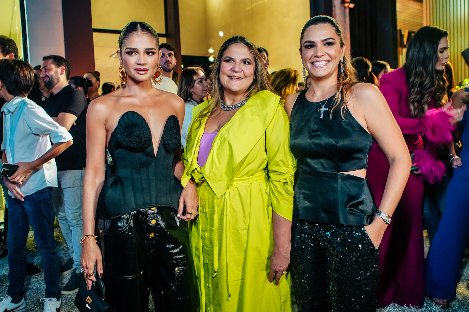 Luiza Barcelos inaugura segunda loja em Fortaleza com presença da influenciadora Thássia Naves