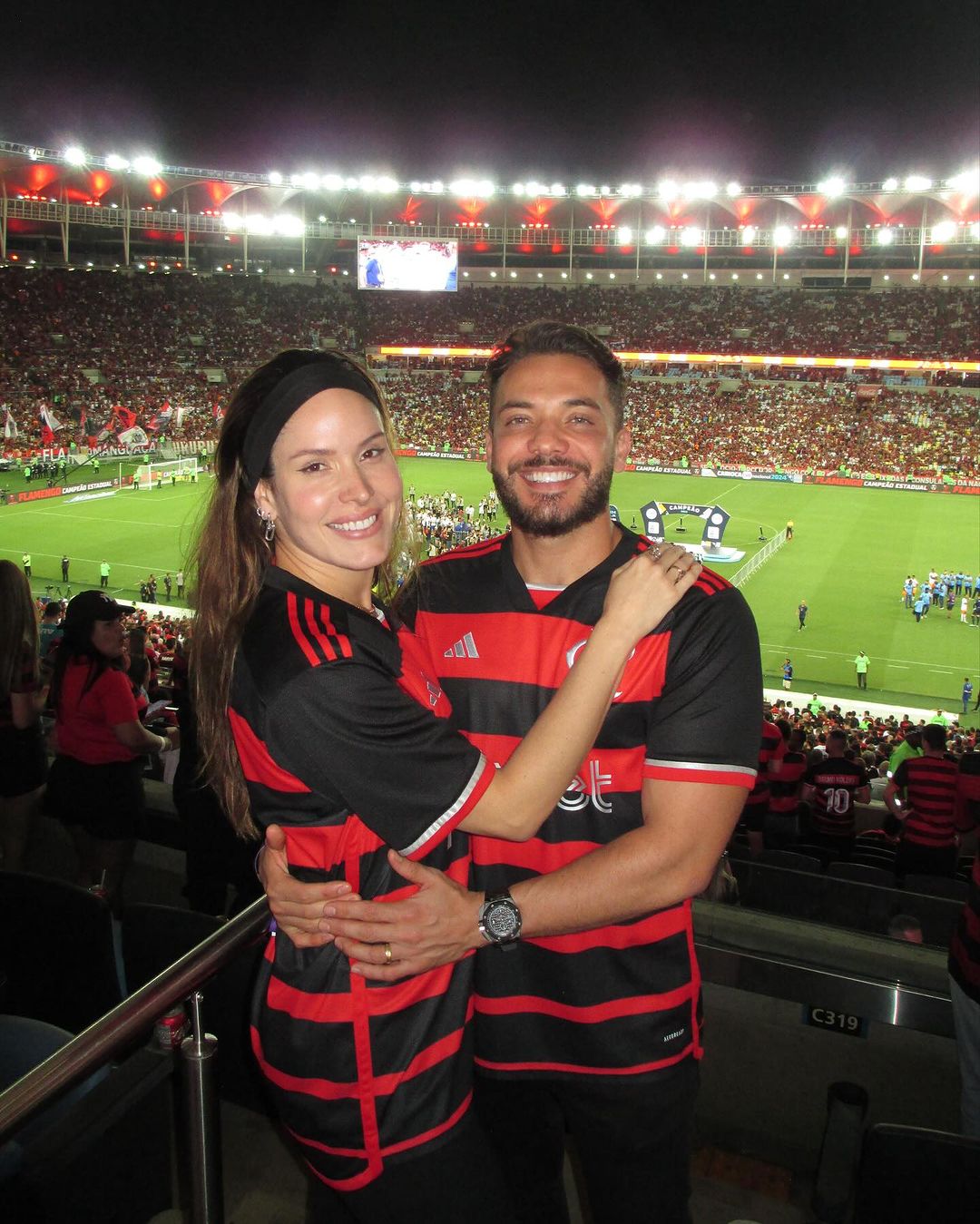 Wesley Safadão e Thyane Dantas celebram título do Flamengo  no Maracanã