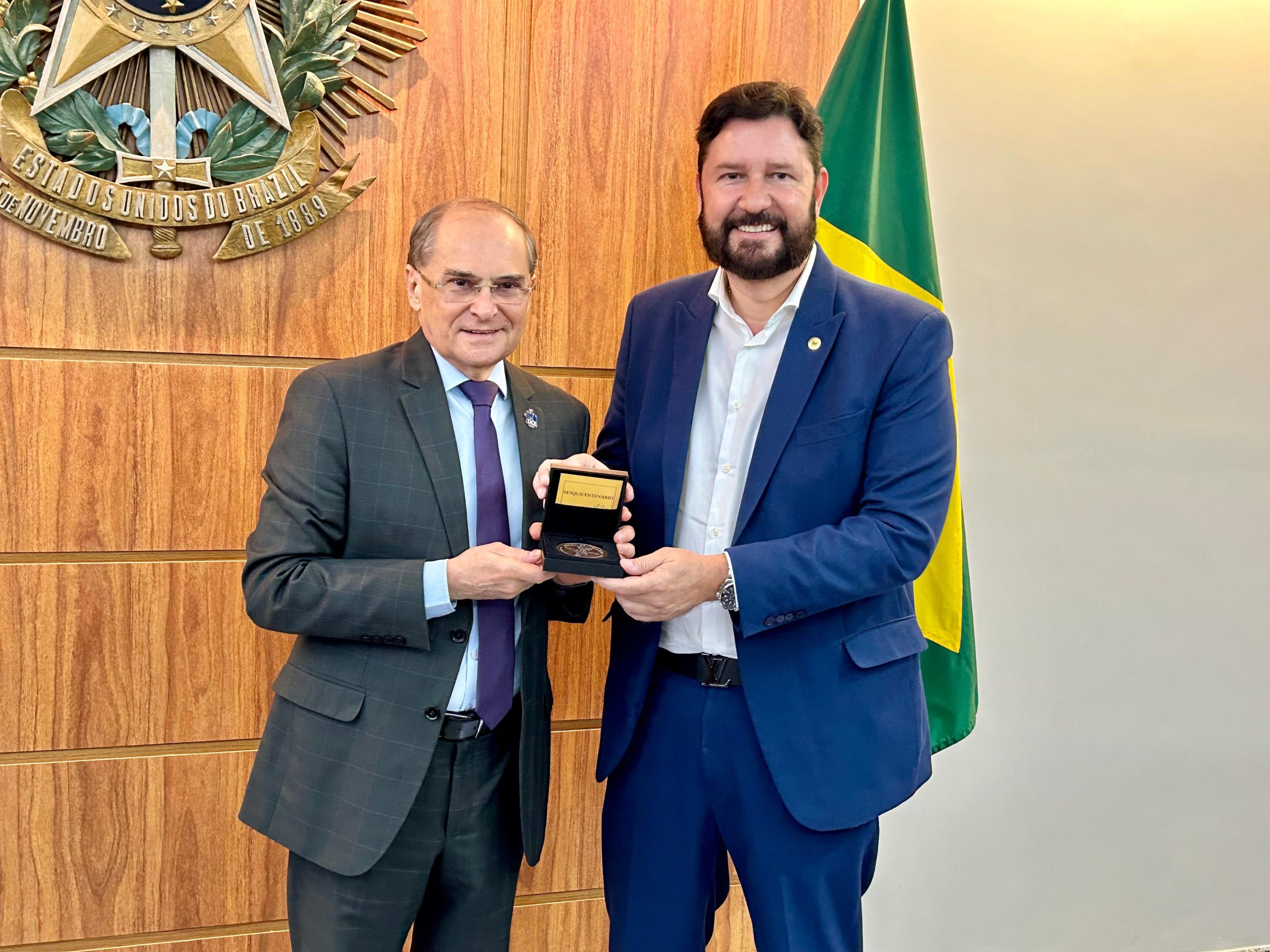 Romeu Aldigueri é homenageado pelo TJCE com recebimento de medalha em alusão aos 150 anos da Corte