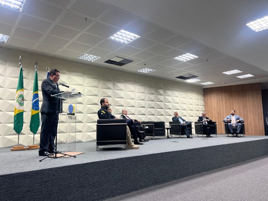 TRE-CE lança programa de enfrentamento à desinformação eleitoral e curso inovação democrática e justiça 4.0